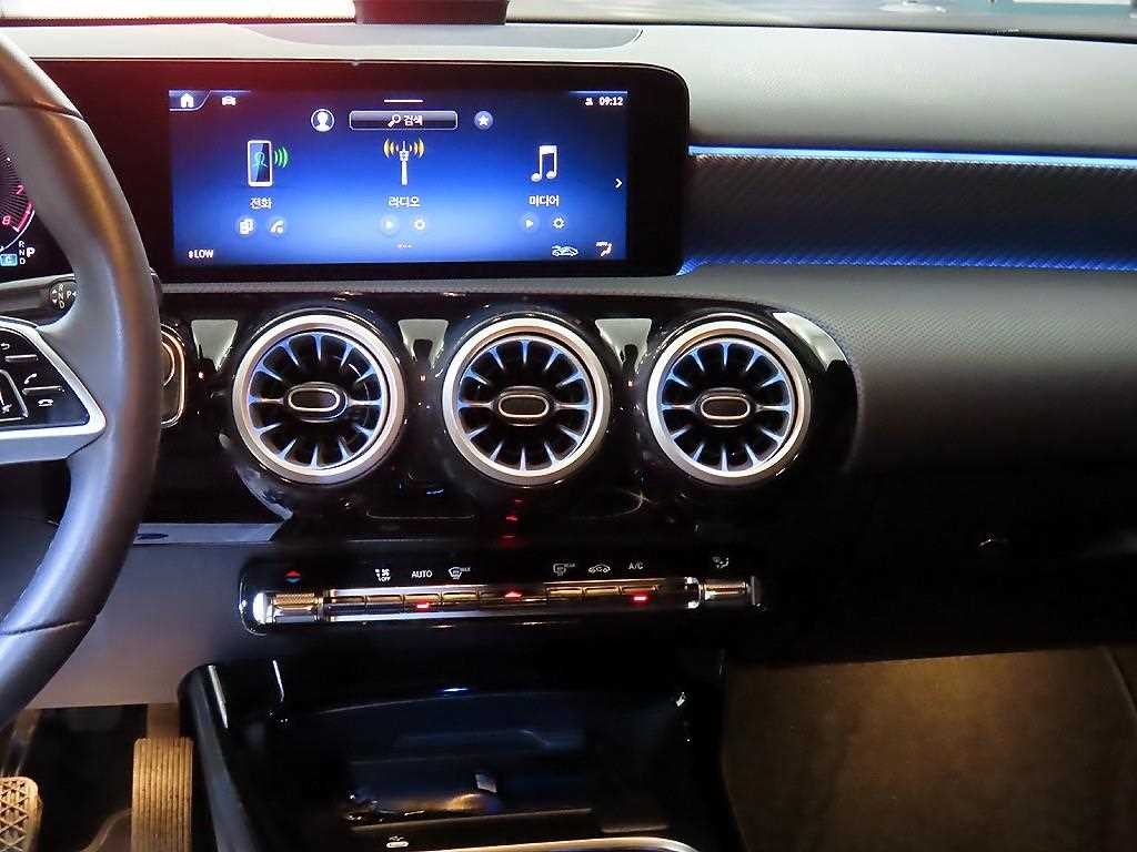 벤츠 A 클래스 A클래스 W177 A220 세단 이미지 11