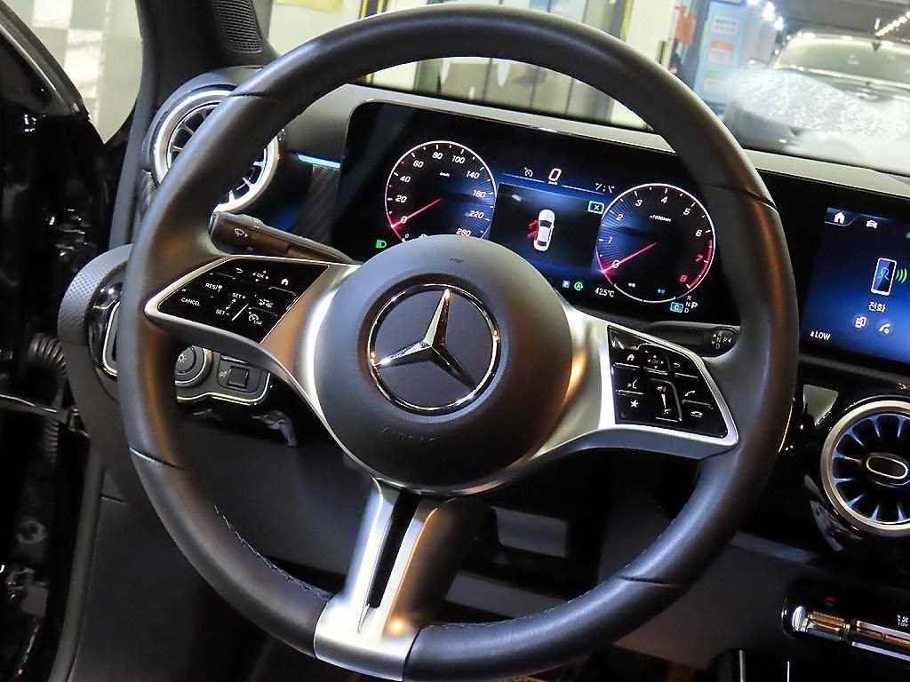 벤츠 A 클래스 A클래스 W177 A220 세단 이미지 8