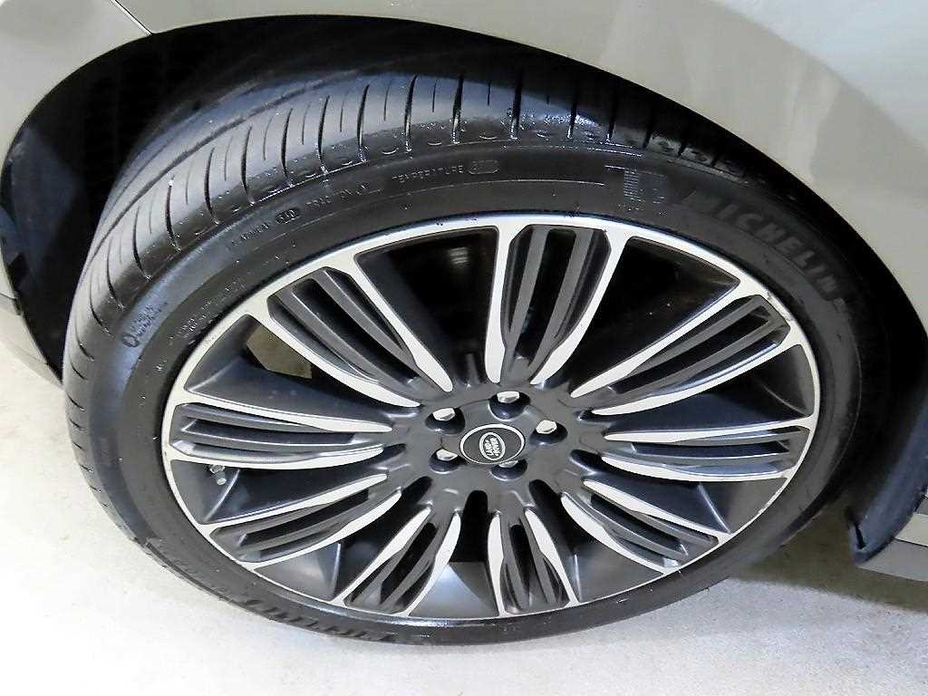 랜드로버 레인지로버 벨라 3.0 D300 R-다이나믹 HSE 이미지 20