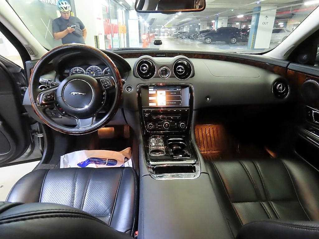 재규어 XJ XJ (X351) 3.0 SC 프리미엄 럭셔리 LWB 이미지 10