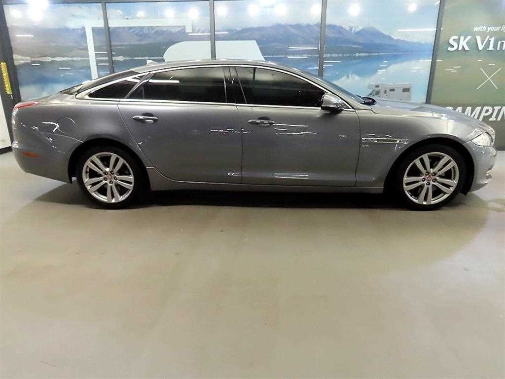 재규어 XJ XJ (X351) 3.0 SC 프리미엄 럭셔리 LWB 이미지 3
