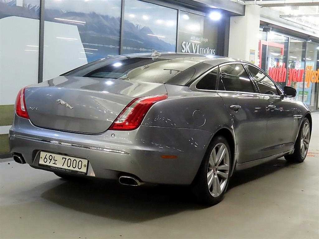 재규어 XJ XJ (X351) 3.0 SC 프리미엄 럭셔리 LWB 이미지 4