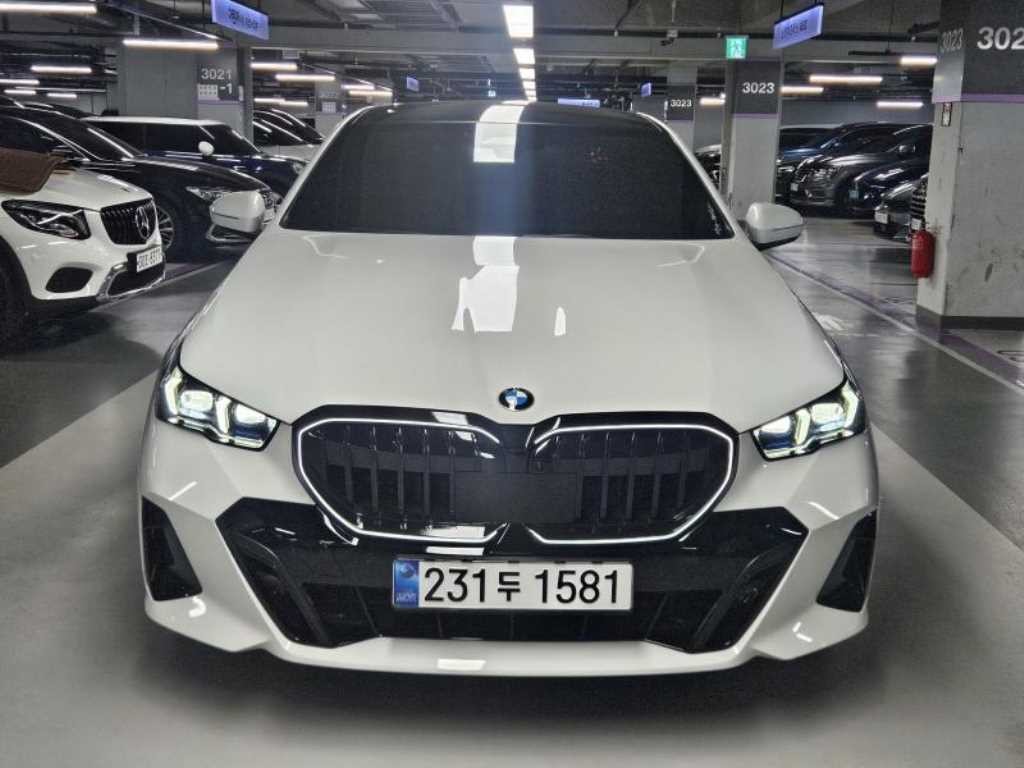BMW 5시리즈 5시리즈 (G60) 523d xDrive 기본형 이미지 1