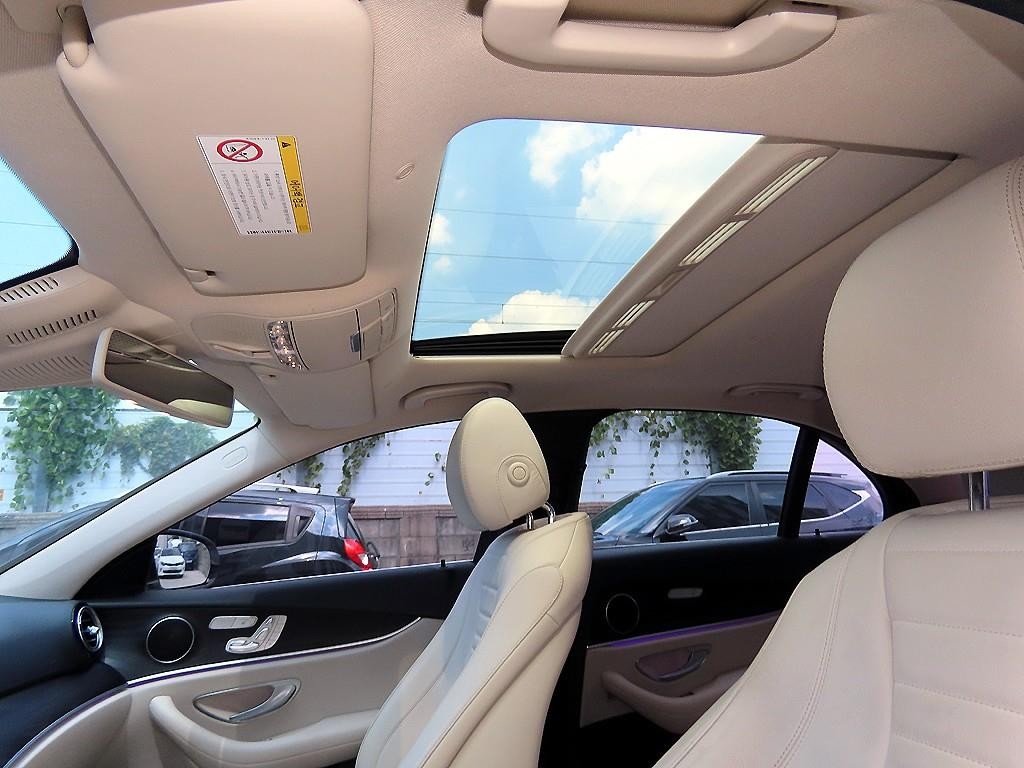 벤츠 E 클래스 E-클래스 W213 E220d 아방가르드 이미지 17