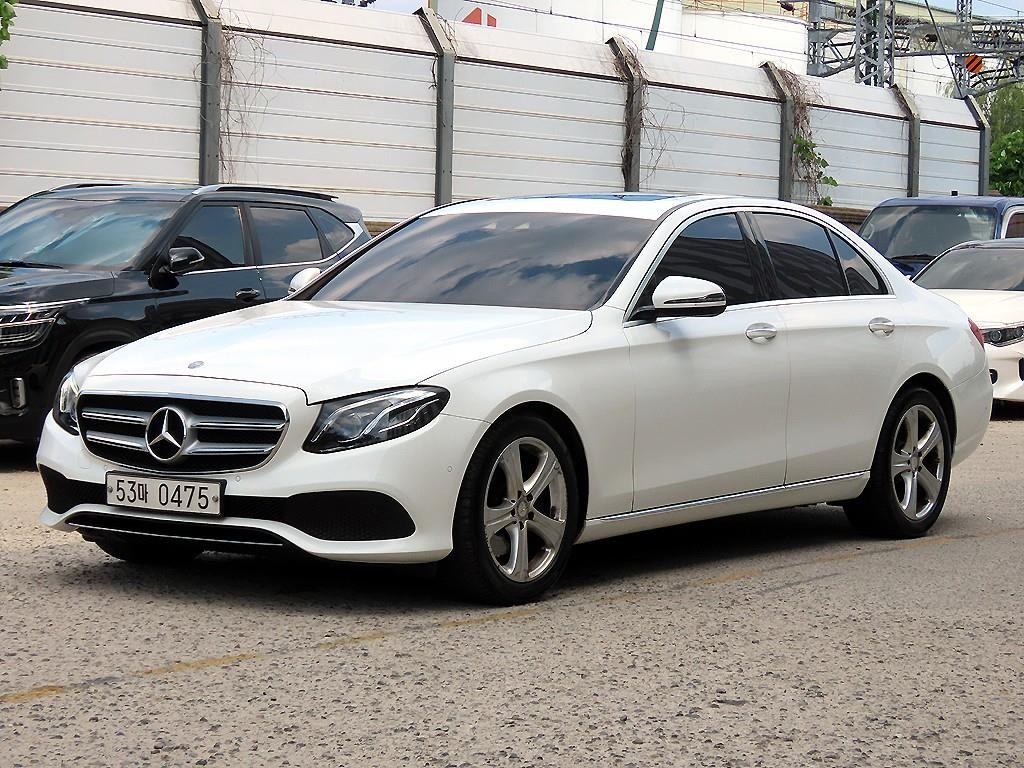 벤츠 E 클래스 E-클래스 W213 E220d 아방가르드 이미지 2