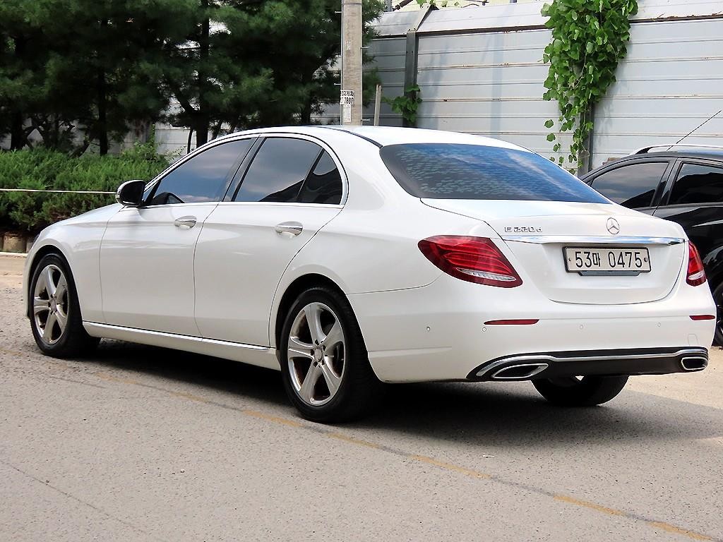 벤츠 E 클래스 E-클래스 W213 E220d 아방가르드 이미지 3