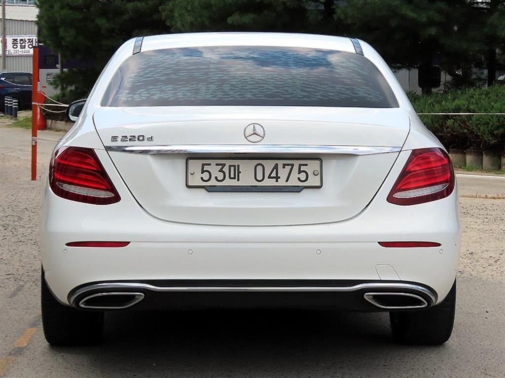벤츠 E 클래스 E-클래스 W213 E220d 아방가르드 이미지 4