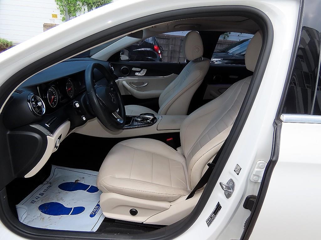 벤츠 E 클래스 E-클래스 W213 E220d 아방가르드 이미지 5