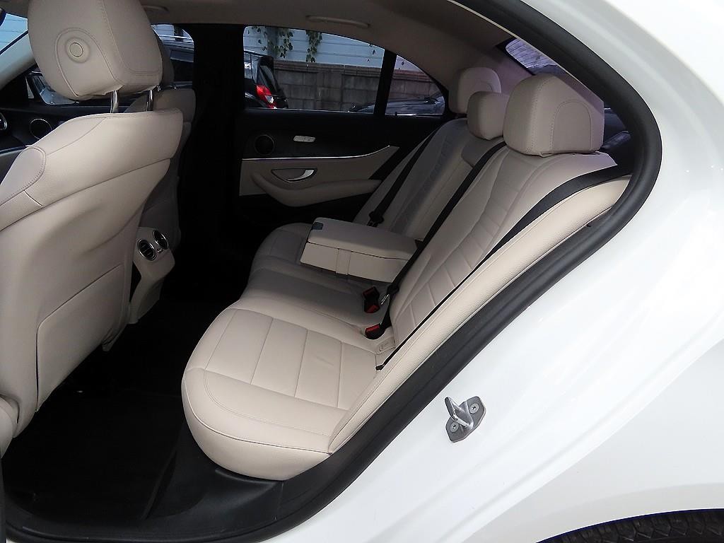 벤츠 E 클래스 E-클래스 W213 E220d 아방가르드 이미지 6