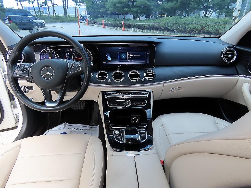 벤츠 E 클래스 E-클래스 W213 E220d 아방가르드 이미지 7