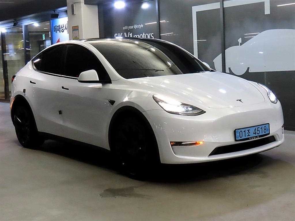 테슬라 모델 Y 롱 레인지 이미지 1