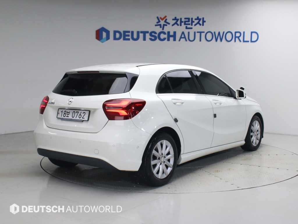 벤츠 A 클래스 A클래스 W176 A200 이미지 2