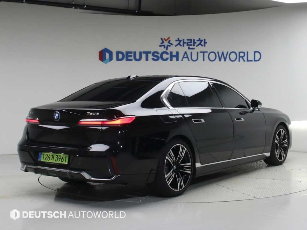 BMW 7시리즈 7시리즈 (G70) 750e xDrive M 스포츠 이미지 2