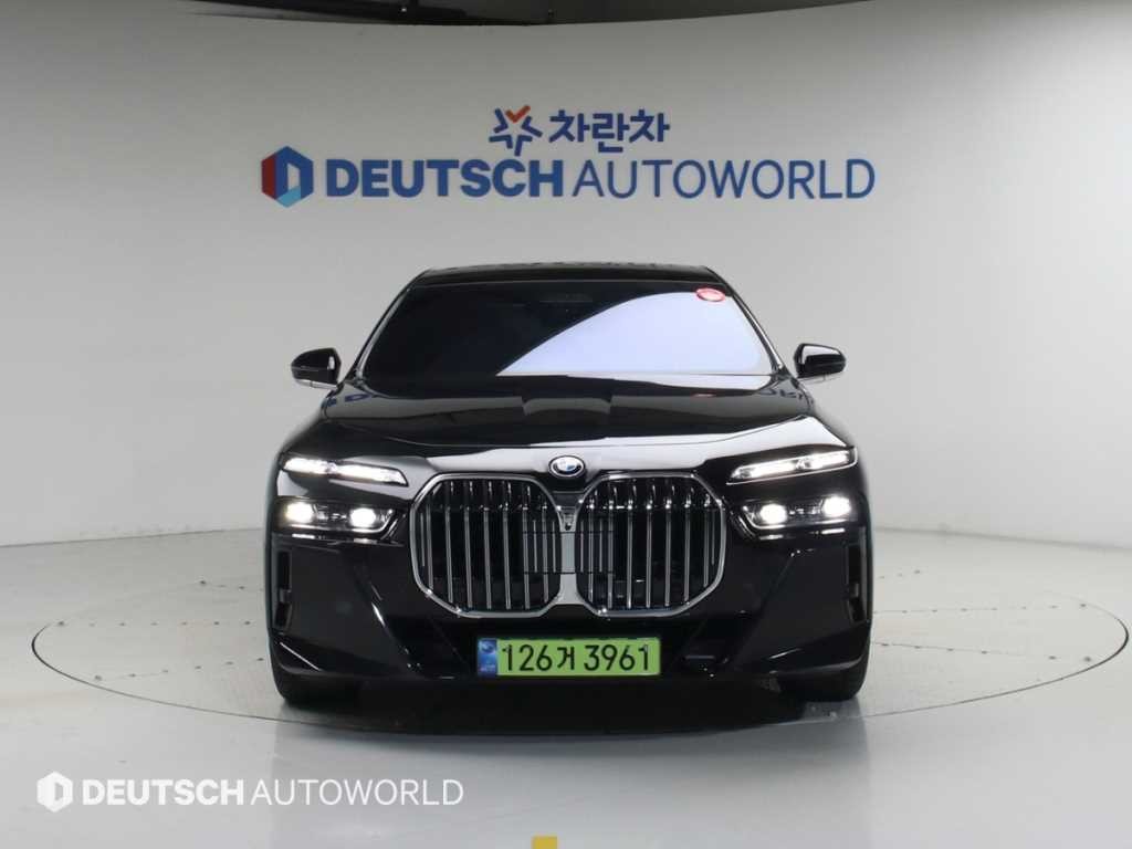 BMW 7시리즈 7시리즈 (G70) 750e xDrive M 스포츠 이미지 3