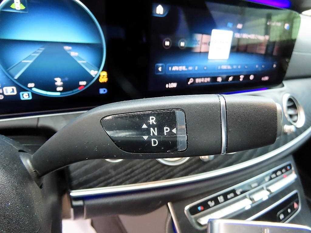 벤츠 E 클래스 E-클래스 W213 E220d 4MATIC AMG라인 이미지 11