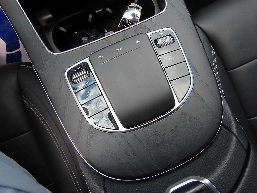 벤츠 E 클래스 E-클래스 W213 E220d 4MATIC AMG라인 이미지 12