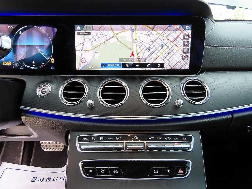 벤츠 E 클래스 E-클래스 W213 E220d 4MATIC AMG라인 이미지 13
