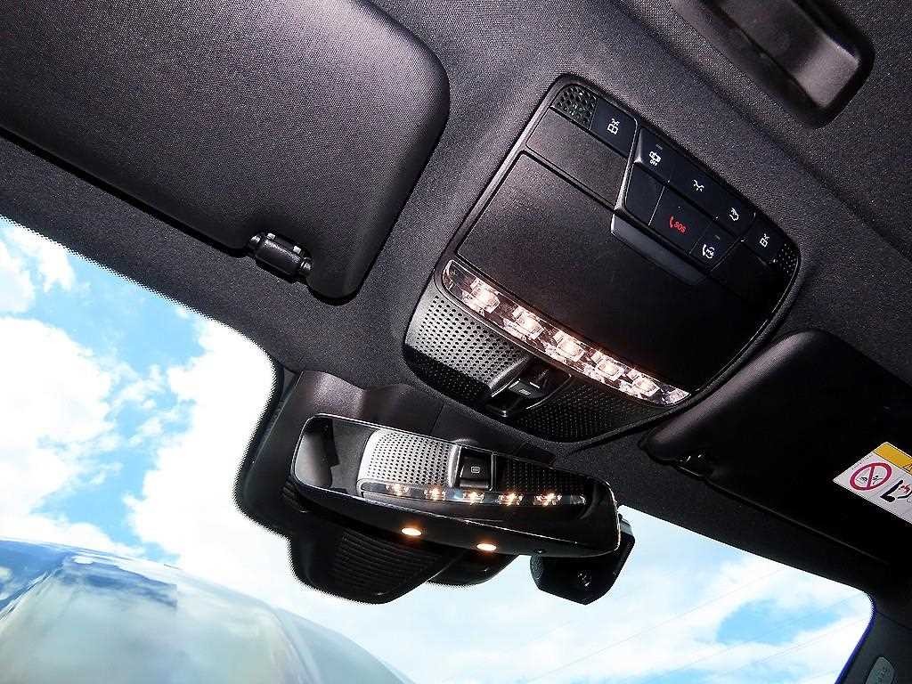 벤츠 E 클래스 E-클래스 W213 E220d 4MATIC AMG라인 이미지 14