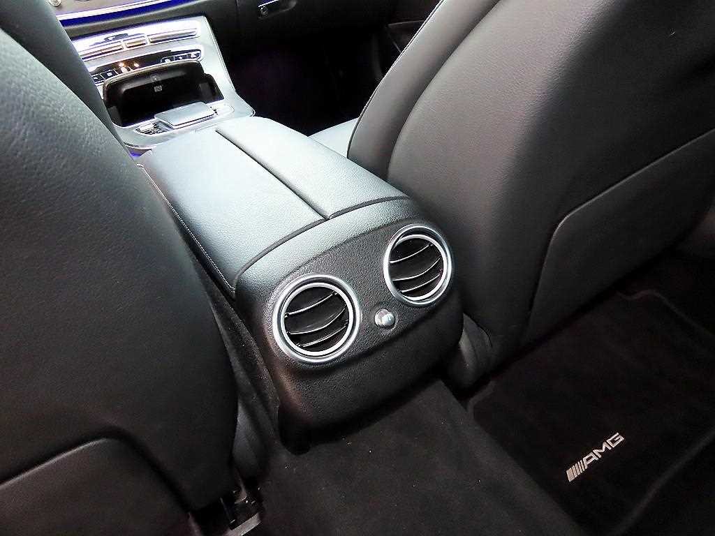 벤츠 E 클래스 E-클래스 W213 E220d 4MATIC AMG라인 이미지 15