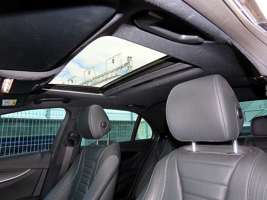 벤츠 E 클래스 E-클래스 W213 E220d 4MATIC AMG라인 이미지 17