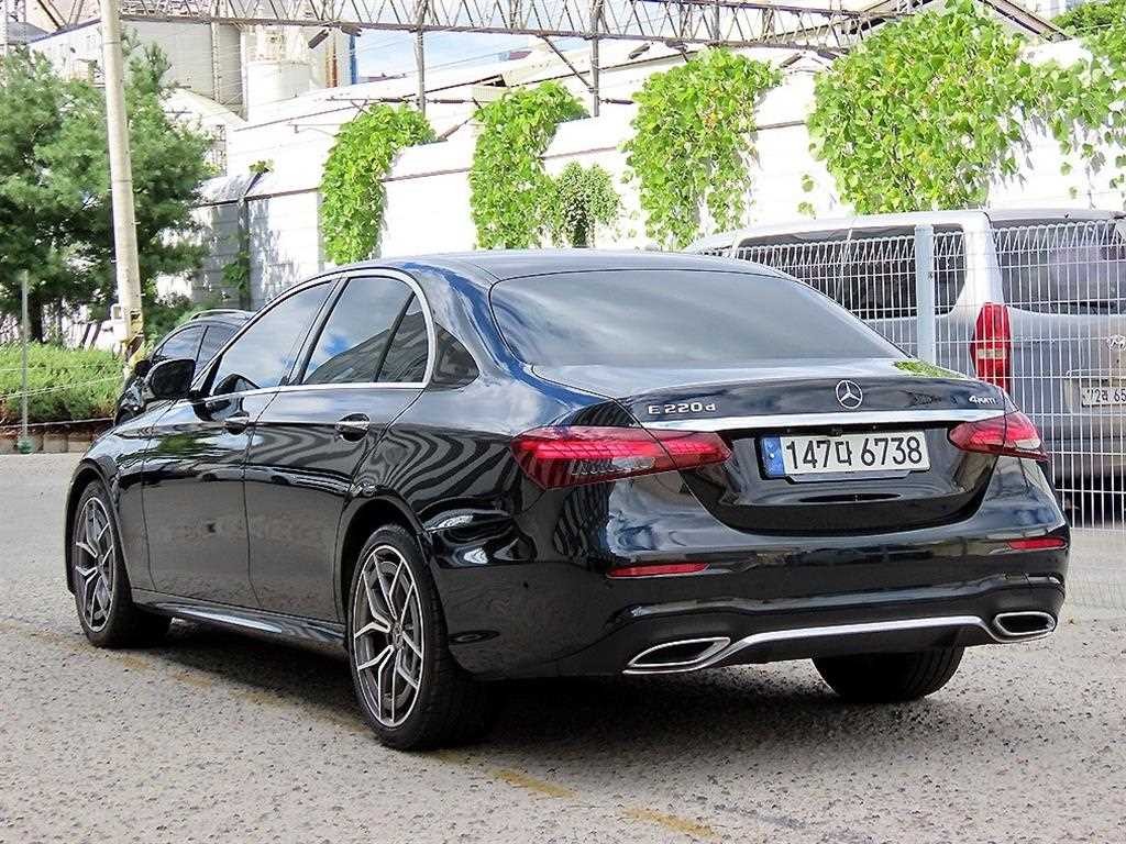 벤츠 E 클래스 E-클래스 W213 E220d 4MATIC AMG라인 이미지 3