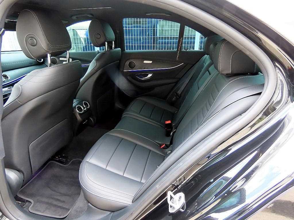 벤츠 E 클래스 E-클래스 W213 E220d 4MATIC AMG라인 이미지 6