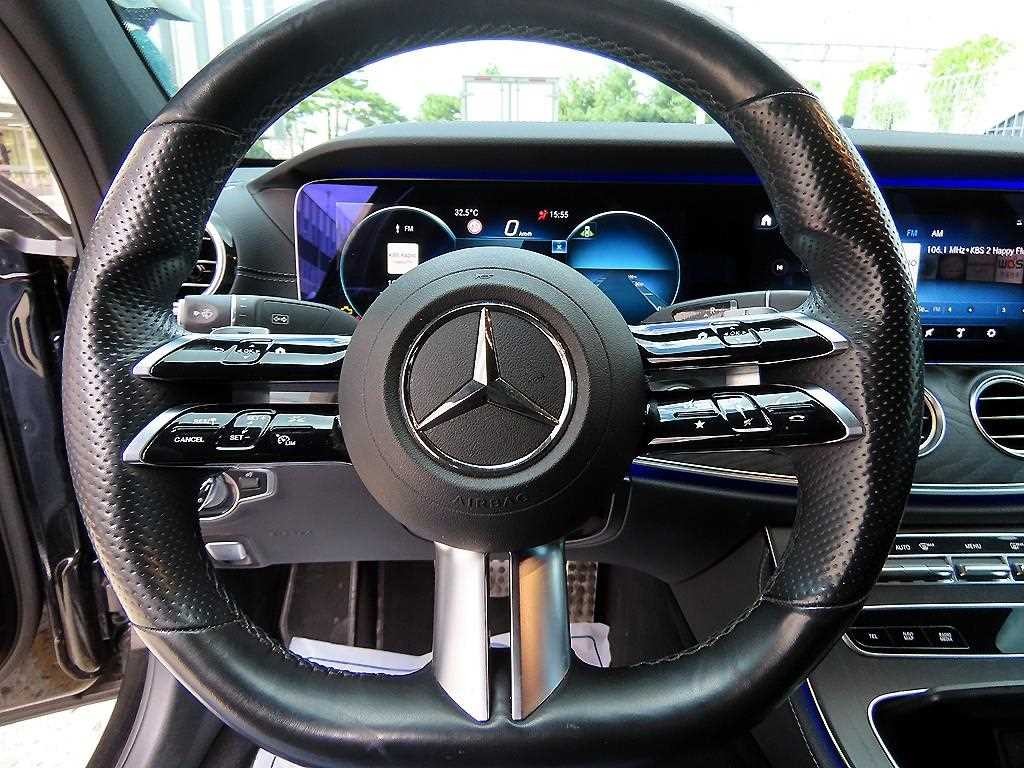벤츠 E 클래스 E-클래스 W213 E220d 4MATIC AMG라인 이미지 8