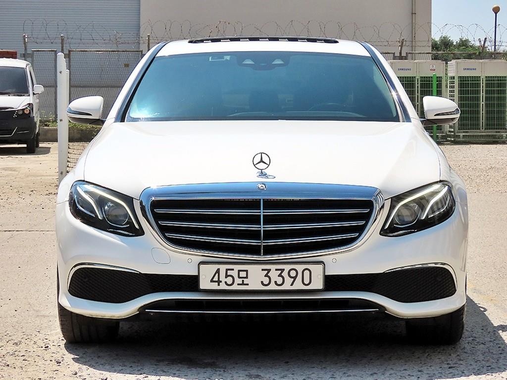 벤츠 E 클래스 E-클래스 W213 E220d 익스클루시브 이미지 1