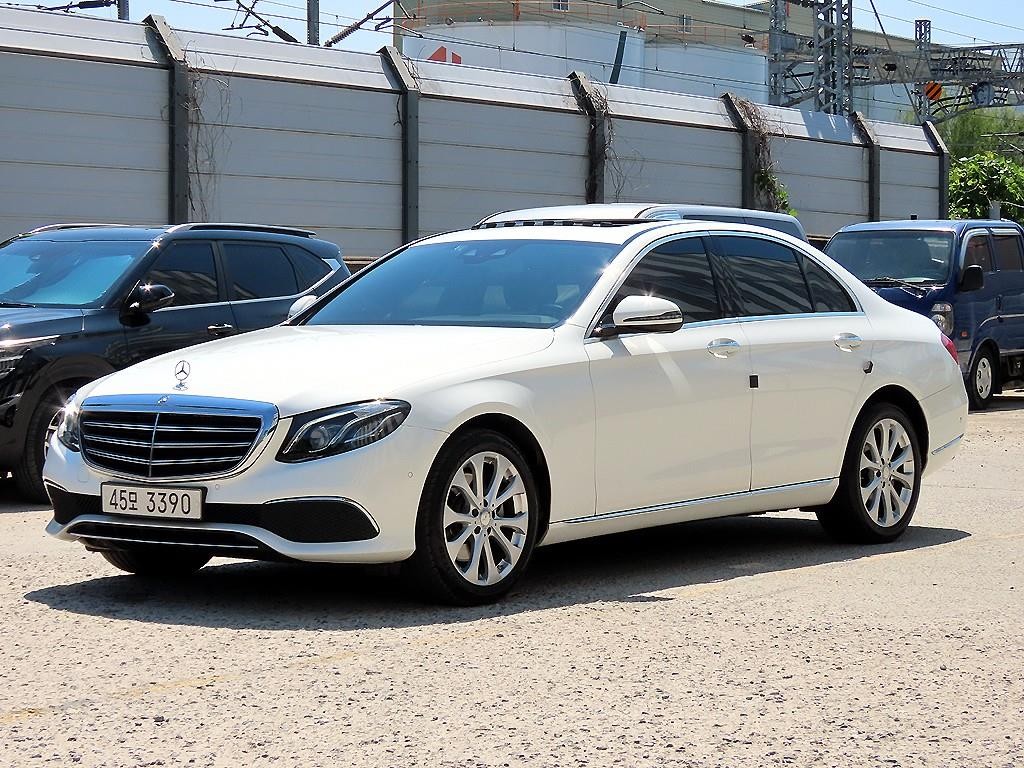 벤츠 E 클래스 E-클래스 W213 E220d 익스클루시브 이미지 2