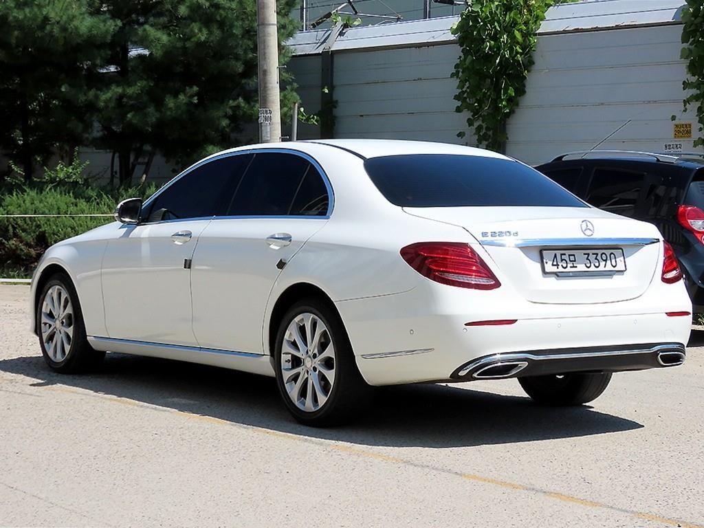 벤츠 E 클래스 E-클래스 W213 E220d 익스클루시브 이미지 3