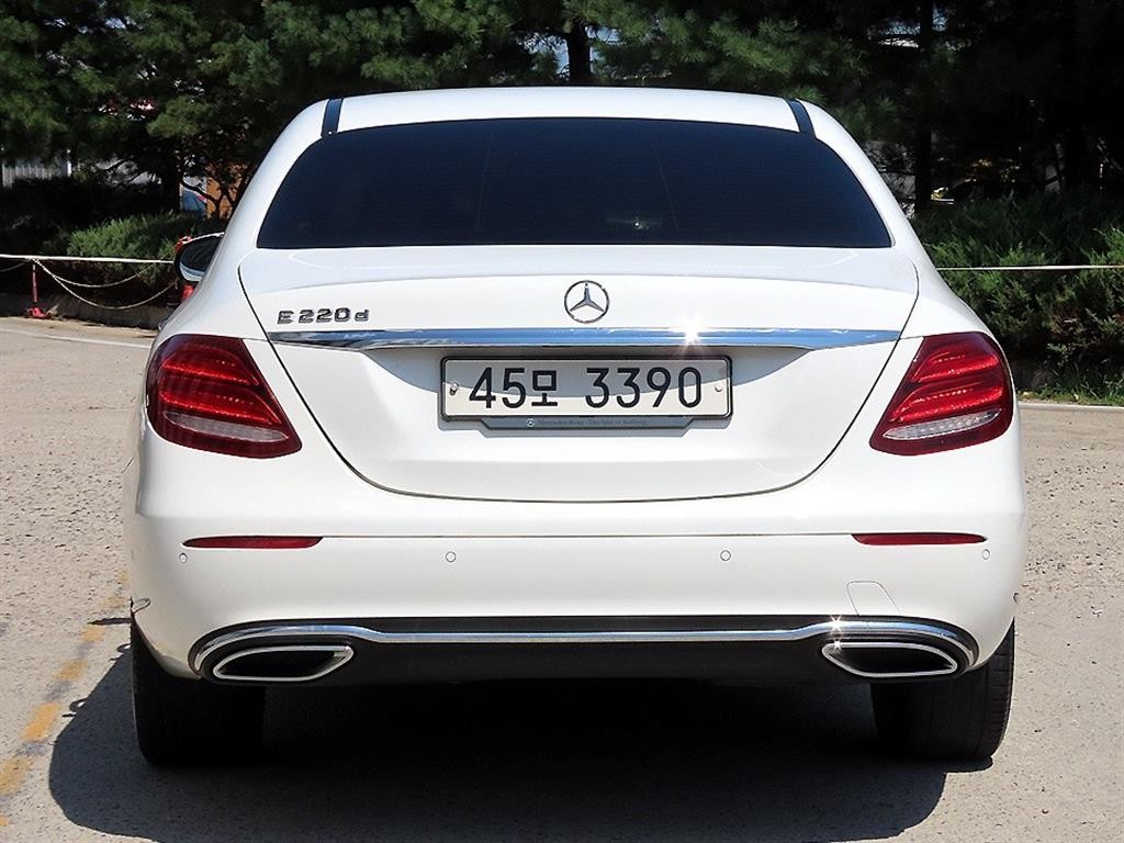 벤츠 E 클래스 E-클래스 W213 E220d 익스클루시브 이미지 4