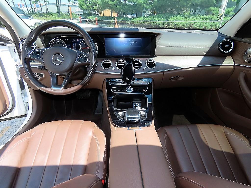 벤츠 E 클래스 E-클래스 W213 E220d 익스클루시브 이미지 7