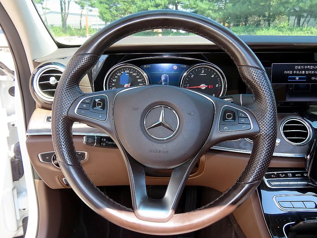 벤츠 E 클래스 E-클래스 W213 E220d 익스클루시브 이미지 8