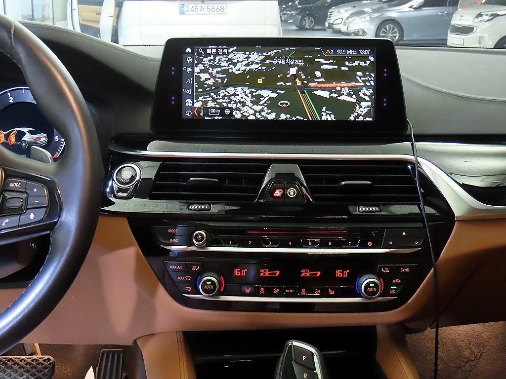 BMW 5시리즈 5시리즈 (G30) 520d 럭셔리 스페셜 에디션 이미지 11