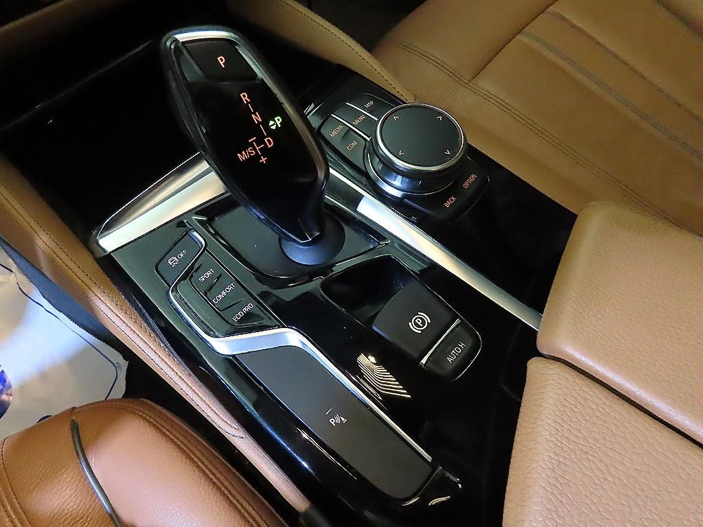 BMW 5시리즈 5시리즈 (G30) 520d 럭셔리 스페셜 에디션 이미지 12