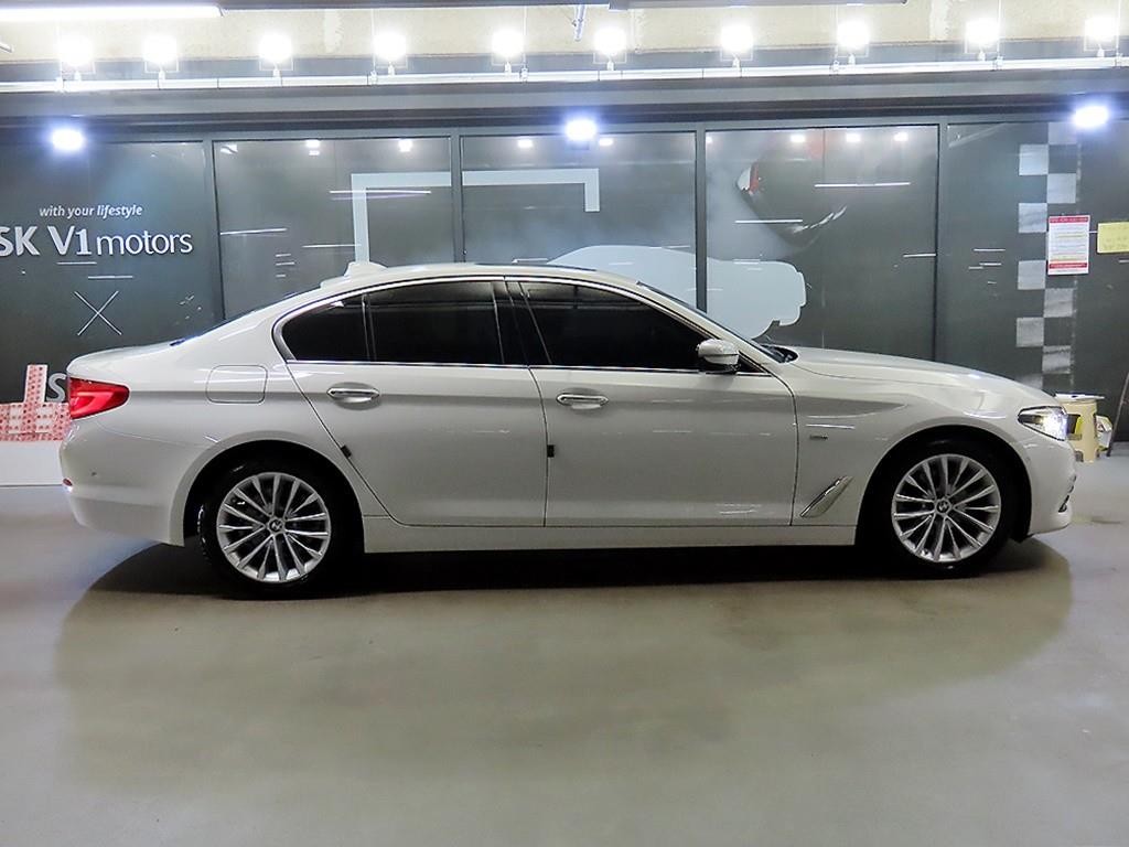 BMW 5시리즈 5시리즈 (G30) 520d 럭셔리 스페셜 에디션 이미지 3