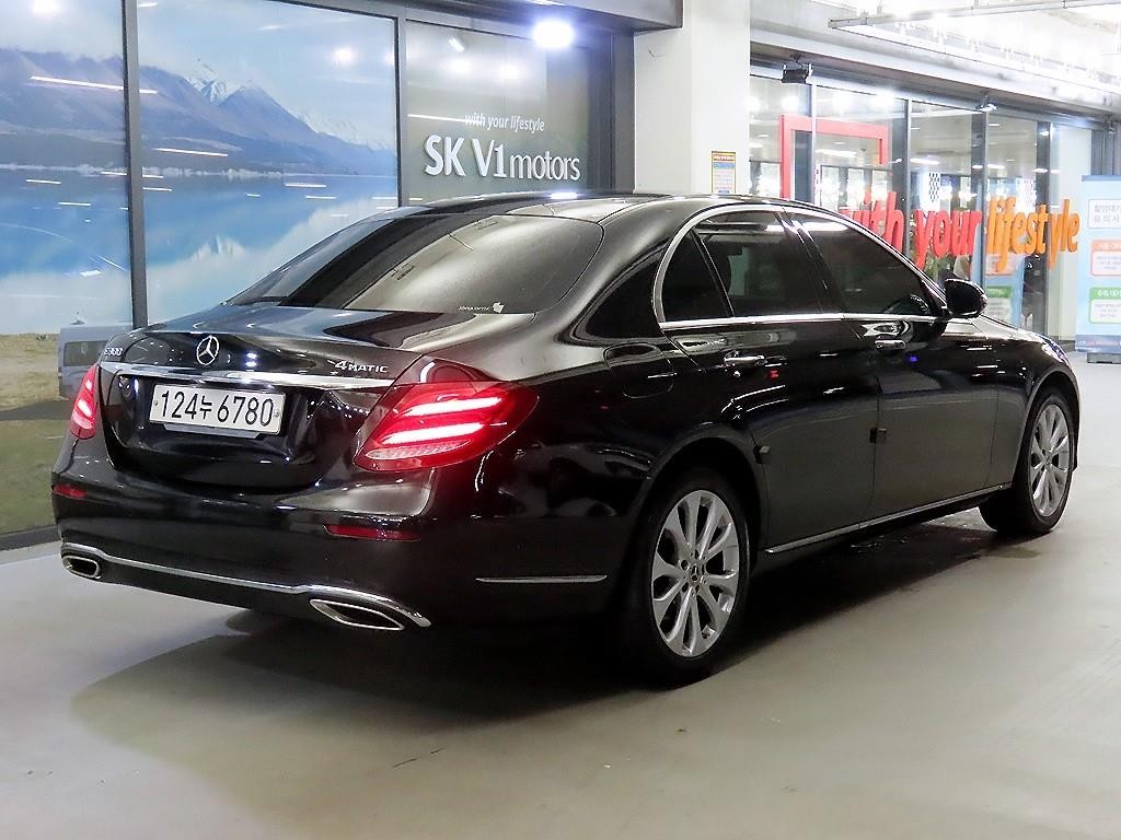 벤츠 E 클래스 E-클래스 W213 E300 4MATIC 아방가르드 이미지 4