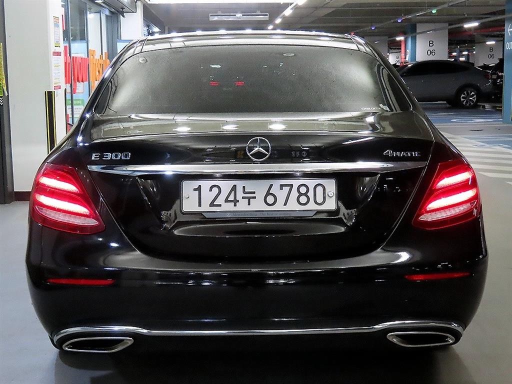벤츠 E 클래스 E-클래스 W213 E300 4MATIC 아방가르드 이미지 5