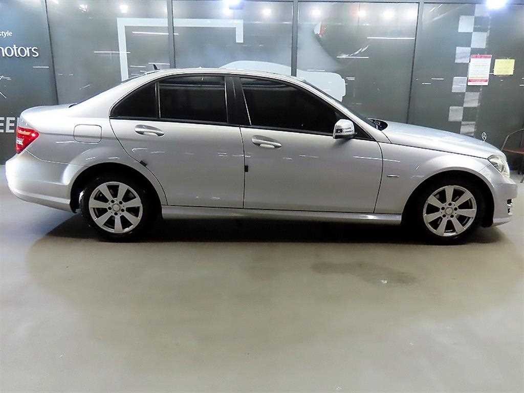 벤츠 C 클래스 C클래스 W204 C200 CGI 이미지 3
