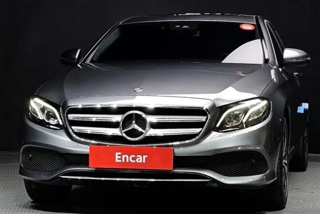 벤츠 E 클래스 E-클래스 W213 E220d 아방가르드 이미지 1