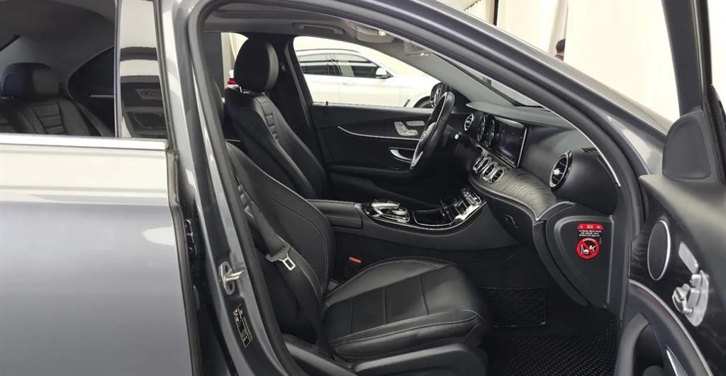 벤츠 E 클래스 E-클래스 W213 E220d 아방가르드 이미지 10