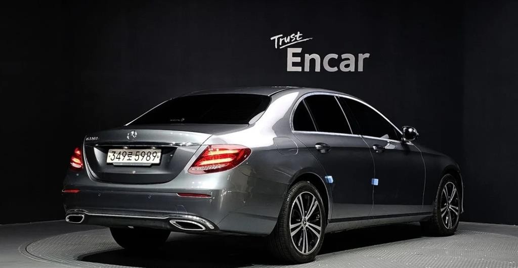 벤츠 E 클래스 E-클래스 W213 E220d 아방가르드 이미지 3