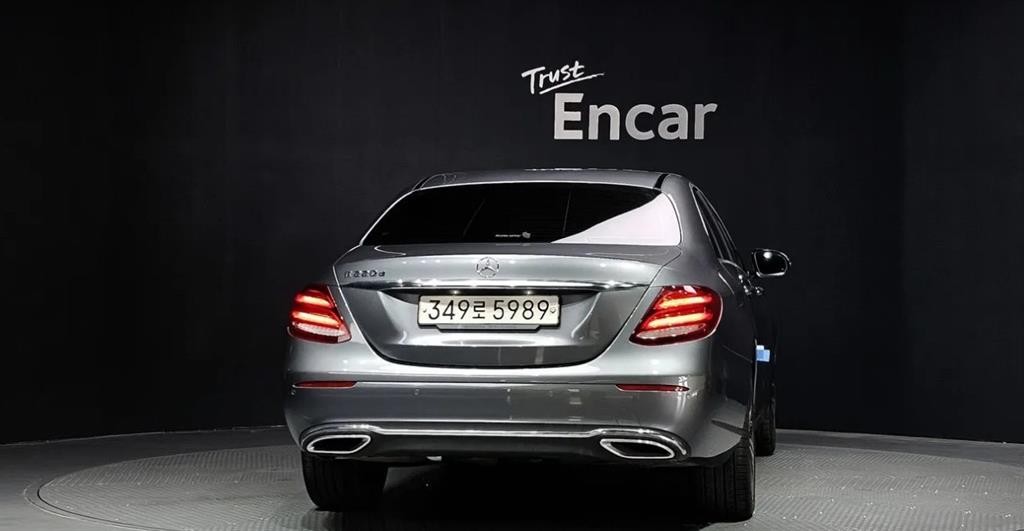 벤츠 E 클래스 E-클래스 W213 E220d 아방가르드 이미지 4