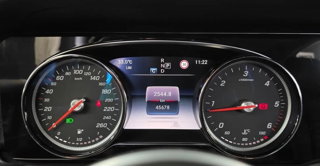 벤츠 E 클래스 E-클래스 W213 E220d 아방가르드 이미지 7