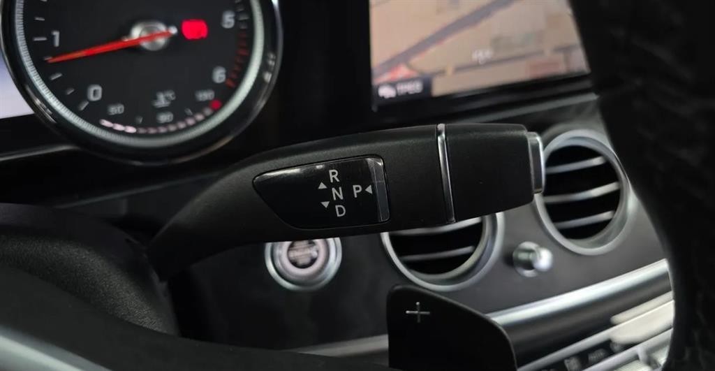 벤츠 E 클래스 E-클래스 W213 E220d 아방가르드 이미지 8