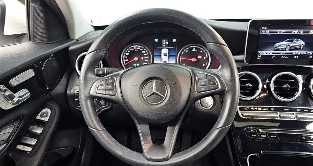 벤츠 C 클래스 C클래스 W205 C200 d 이미지 12