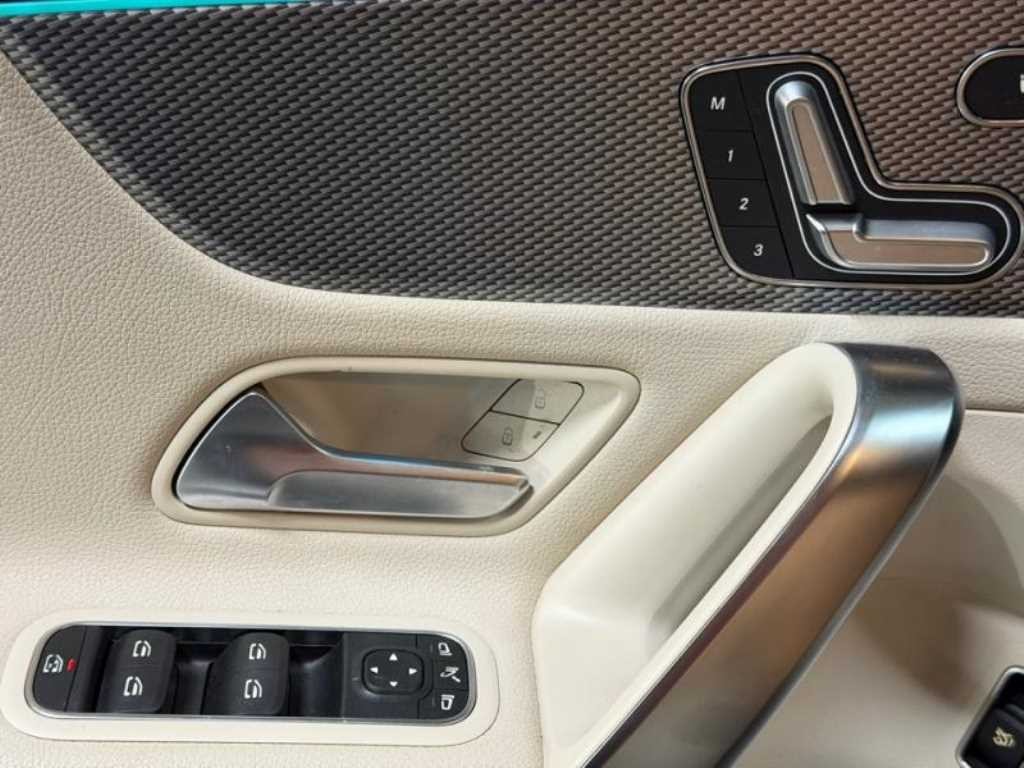 벤츠 A 클래스 A클래스 W177 A220 세단 이미지 16