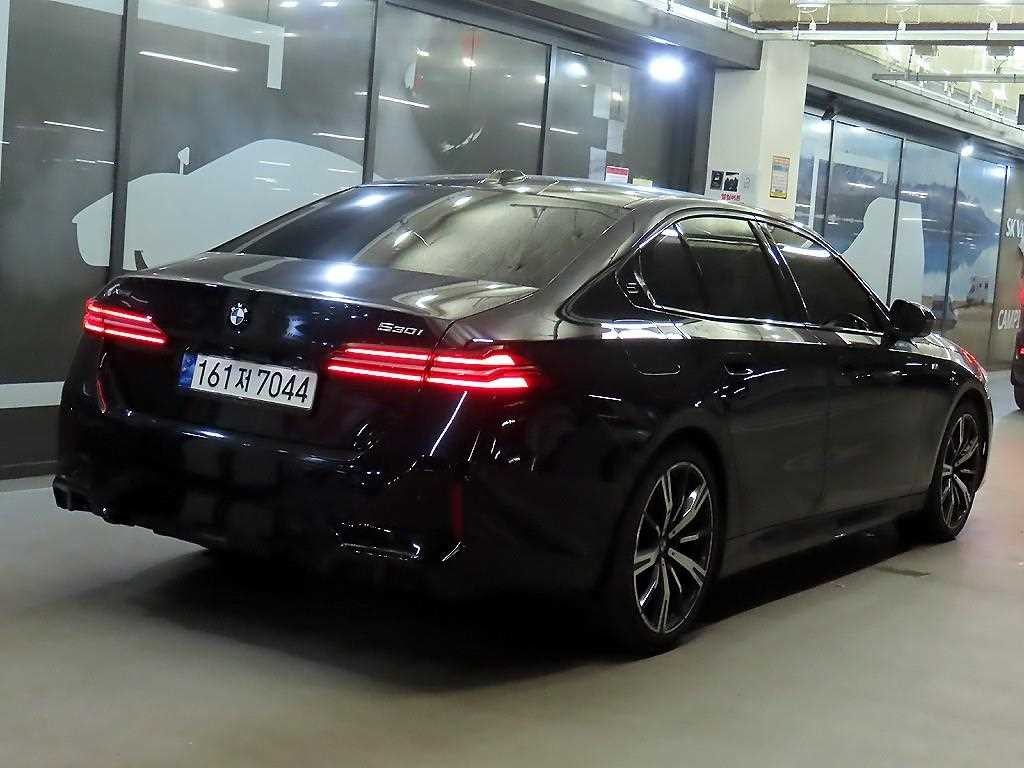 BMW 5시리즈 5시리즈 (G60) 530i xDrive M 스포츠 이미지 4