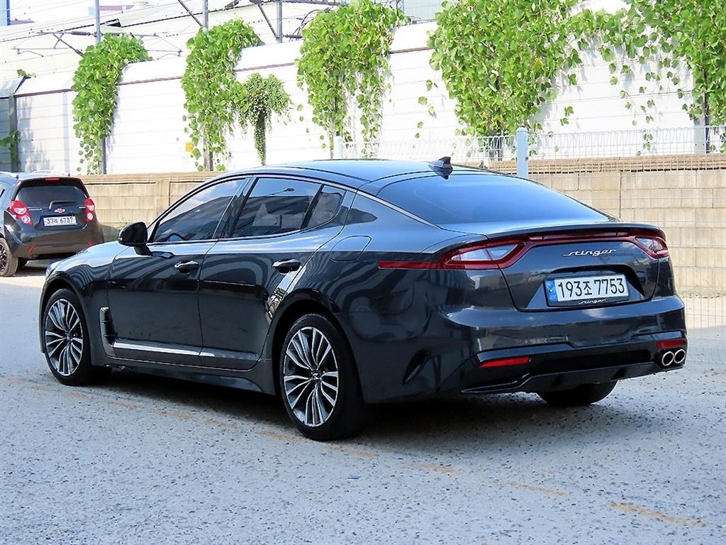 기아 스팅어 디젤 2.2 2WD 플래티넘 이미지 3