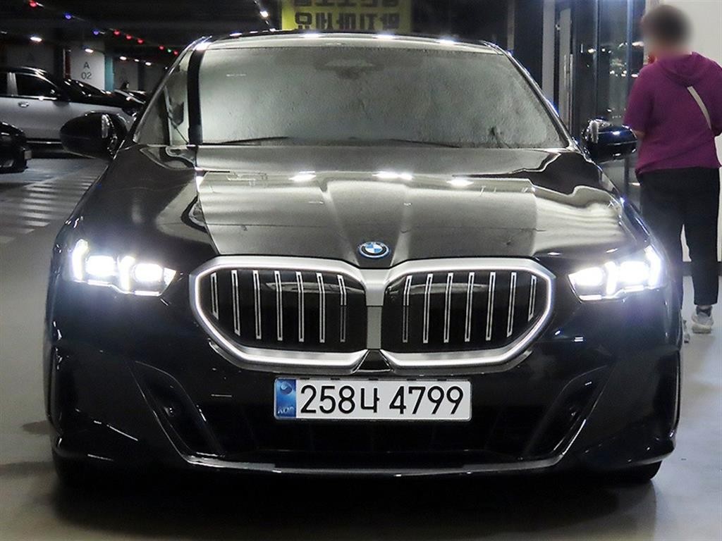 BMW 5시리즈 5시리즈 (G60) 530e M 스포츠 이미지 1